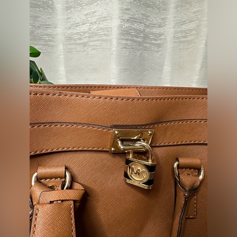 Authentic Michael Kors Hamilton Saffiano Tan Leather Sachel with lock and key - Picture 12 of 16